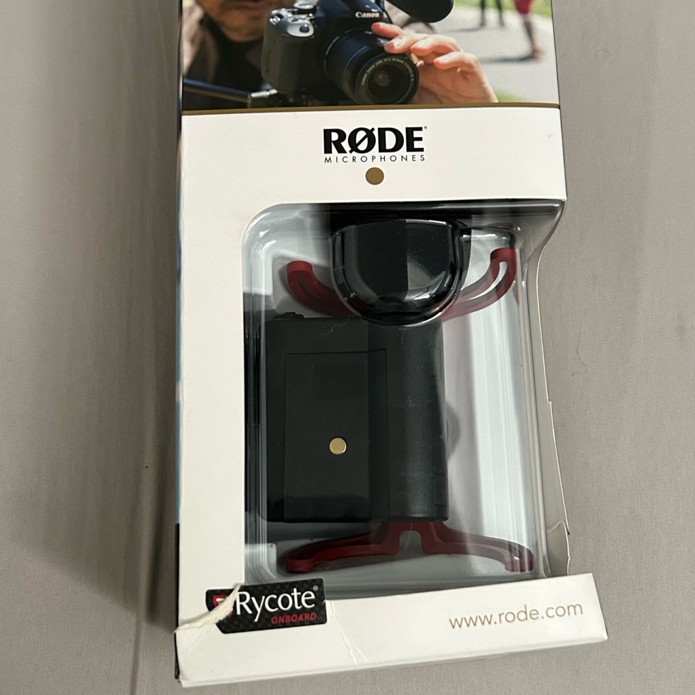 NEW Rode VIDEOMIC Shotgun Condenser Microphone w/Rycote Lyre Shockmount
